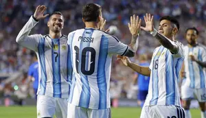 Lionel Messi berhasil menyumbangkan satu gol saat Timnas Argentina membungkam Islandia dengan skor 3-0 pada laga uji coba jelang Piala Dunia 2026 di Jordan-Hare Stadium, Auburn, Alabama, Rabu (10/06/2026) pagi WIB. (Todd Kirkland / GETTY IMAGES NORTH AMERICA / Getty Images via AFP)