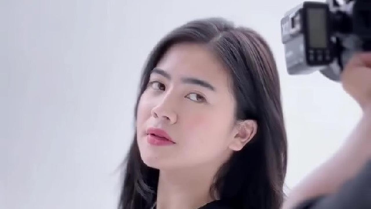 Ikut Tren Foto Gagal, Felicya Angelista Justru Banjir Pujian Netizen yang Sebutnya Tetap Cantik