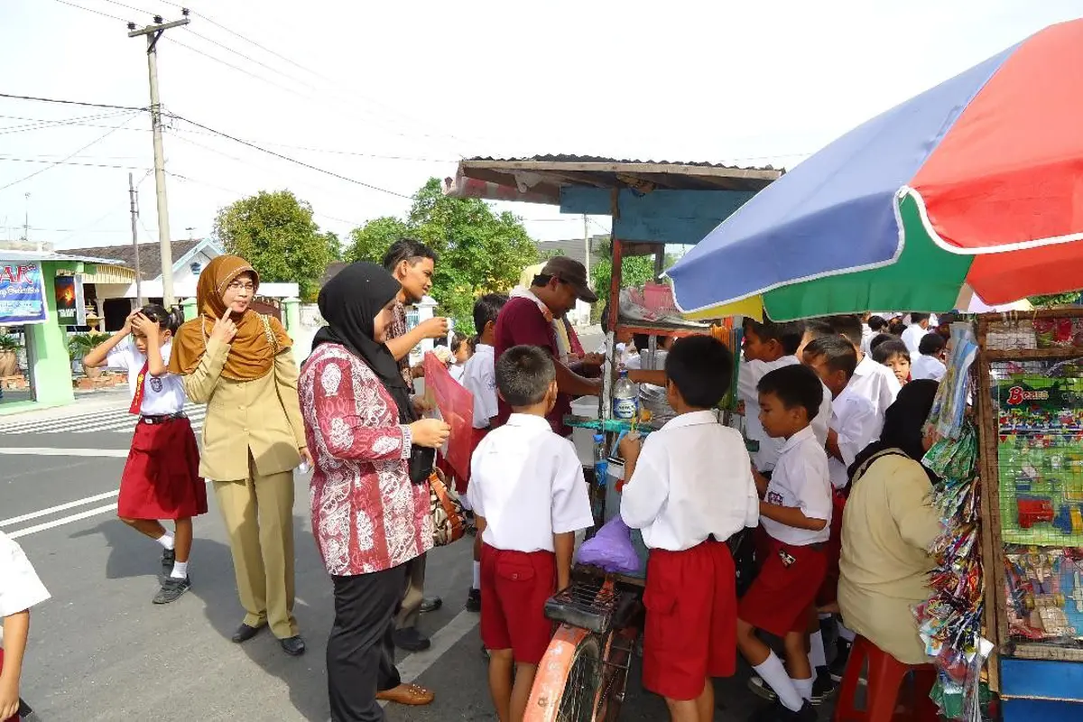 [Bintang] Ilustrasi 5 ciri jajanan yang tidak sehat  untuk anak