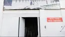 Tampak luar media center dari Stadion Rizal Memorial di Manila, Filipina, Senin (25/11/2019). Meski akan digunakan untuk ajang SEA Games 2019, kondisi ruangannya sangat memprihatinkan. (Bola.com/M Iqbal Ichsan)