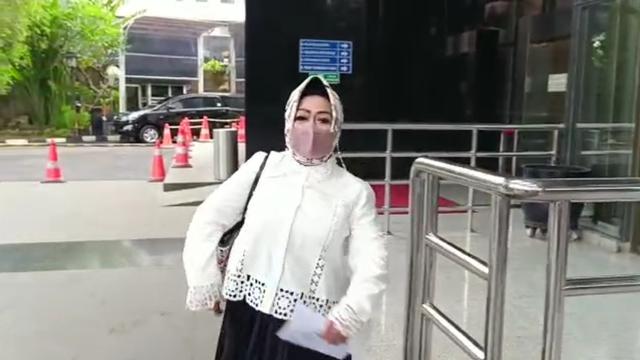 Kepala Dinas Kesehatan (Kadinkes) Lampung Reihana memenuhi panggilan KPK