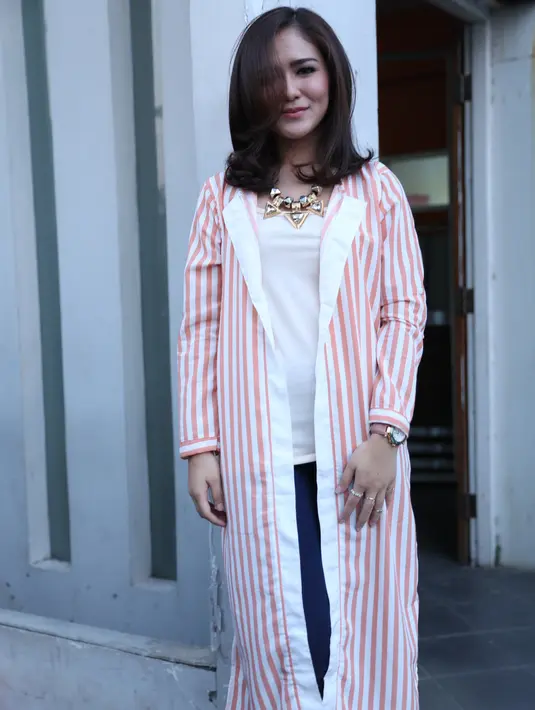 Gadis yang tengah disibukkan dengan syuting FTV ini mengaku ia menyukai lelaki dengan umur yang lebih dewasa. (Galih W. Satria/Bintang.com)