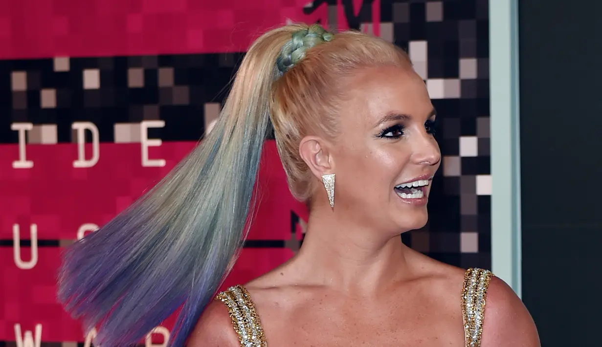 Netizen pun banyak yang kagum dengan Britney Spears. Terlebih lagi usianya telah menginjak 34 tahun dan memiliki dua orang putra. Britney dapat menjaga keindahan lekuk tubuhnya. (AFP/Bintang.com)