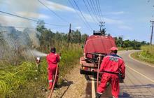 Tim Damkar BPBD Berhasil Padamkan Kebakaran Lahan Belitung Satu Hektare