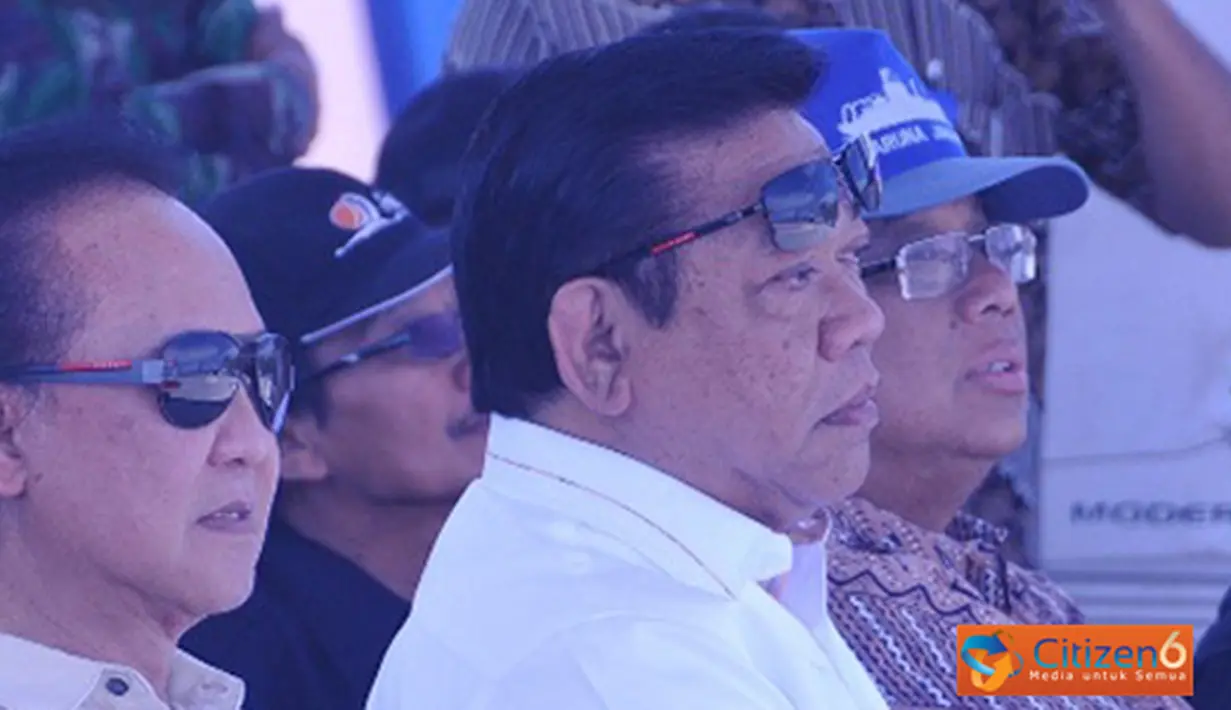 Citizen6, Maluku Utara: Menteri Kelautan dan Perikanan, Sharif C.Sutardjo bersama Menko Kesra Agung Laksono melihat persiapan akhir acara Sail Morotai 2012 di Kabupaten Morotai, Provinsi Maluku Utara, hari ini, Jumat (14/9). (Pengirim: Efrimal Bahri).