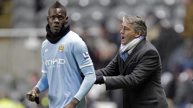 Foto: Dipanggil Kembali ke Timnas Italia, Mario Balotelli Bakal Reuni dengan Roberto Mancini saat di Gli Azzurri dan Man City