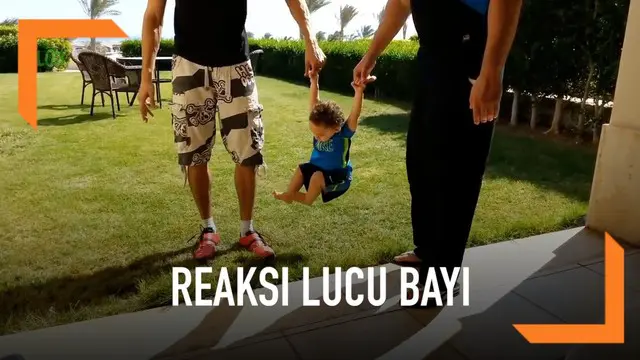 Para bayi ini memberikan reaksi lucu ketika orangtuanya mencoba mengenalkan dirinya pada rumput. Lihat deh!