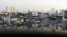 Pemandangan gedung bertingkat di Jakarta, Jumat (10/9/2021). Kementerian Keuangan mencatat realisasi program Pemulihan Ekonomi Nasional tahun 2021 hingga 20 Agustus 2021 mencapai Rp 326,74 triliun atau 43 persen dari pagu Rp 744,77 triliun. (Liputan6.com/Johan Tallo)