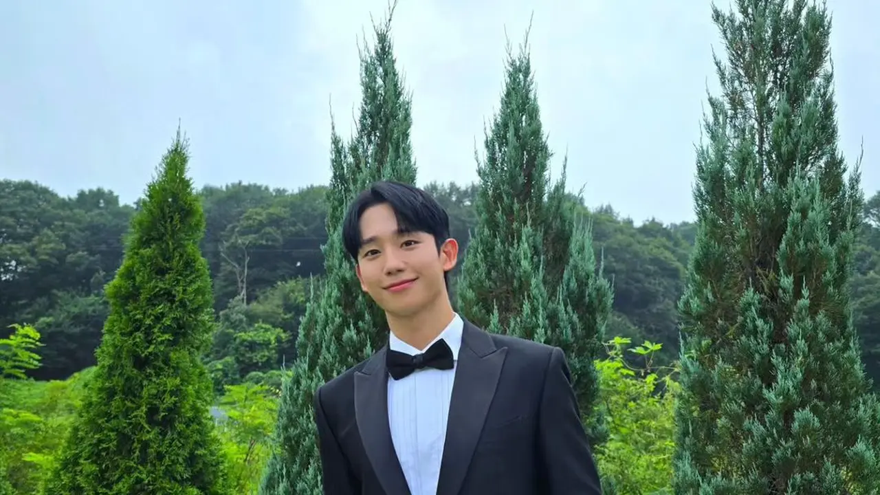 Jung Hae In. (Instagram/ holyhaein)