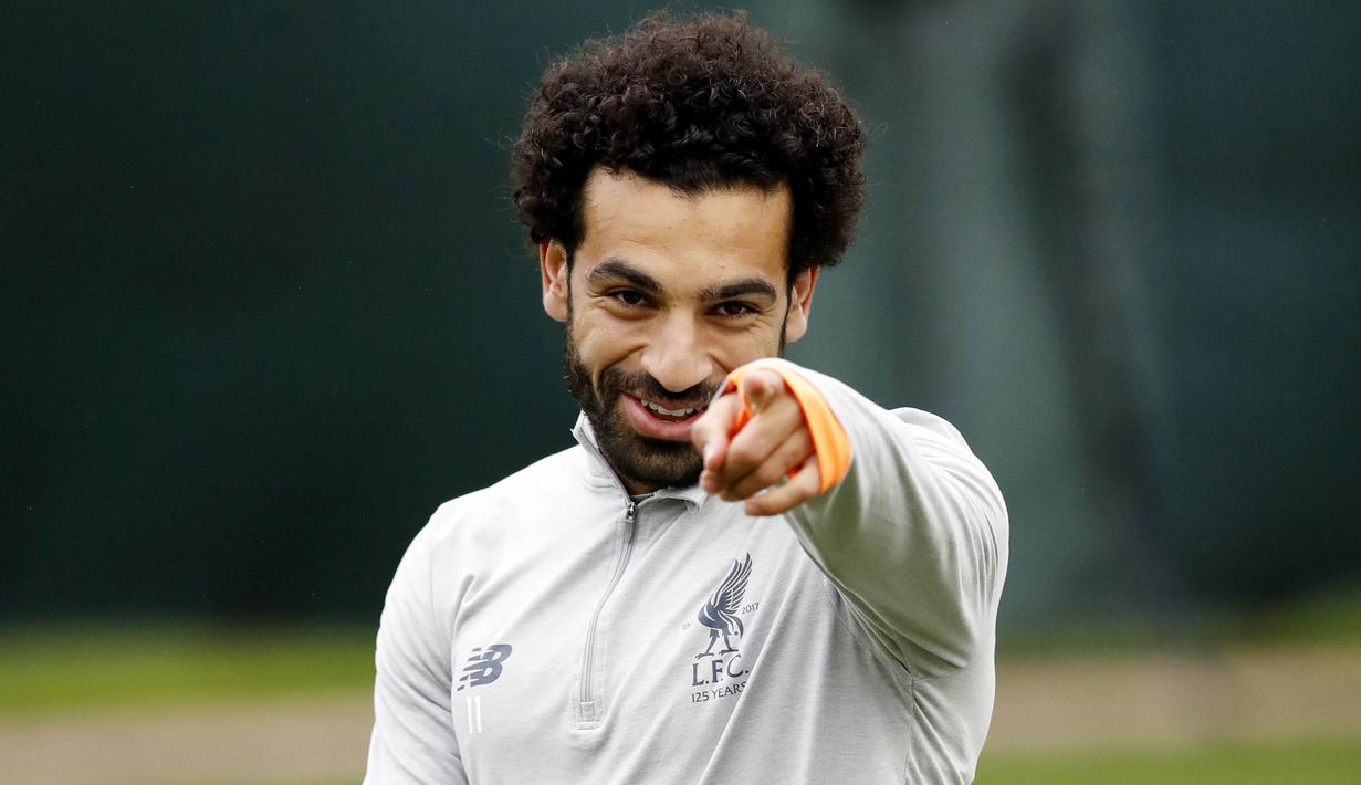 Striker Liverpool, Mohamed Salah, saat latihan jelang laga Liga Champions di Melwood, Liverpool, Senin (23/4/2018). Liverpool akan berhadapan dengan AS Roma. (AP/Martin Rickett)