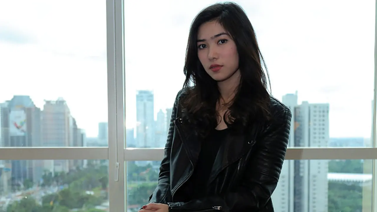 [Bintang] 5 Cerita Isyana Sarasvati tentang Klip Lembaran Buku