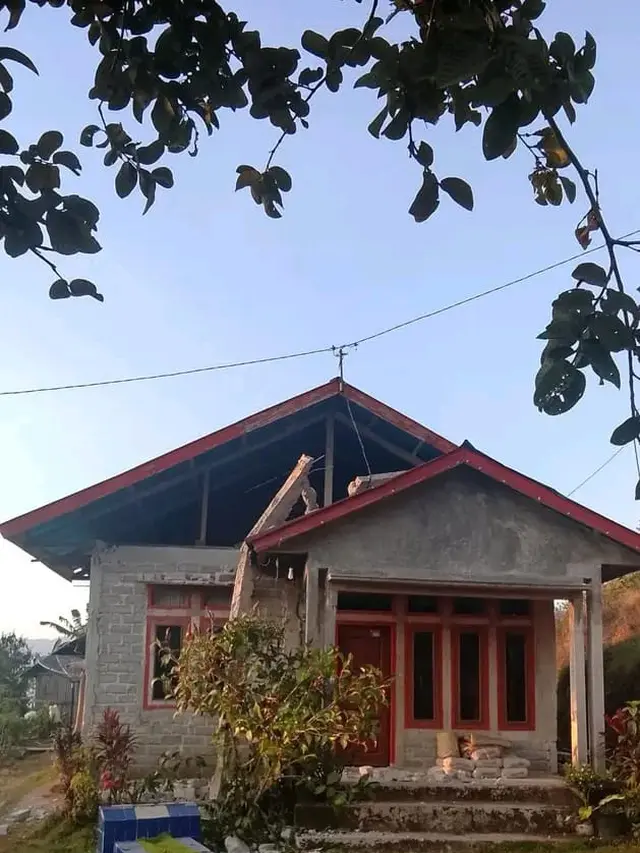 Kerusakan di Manggarai dan Sikka akibat gempa M7,0 Guncang NTT