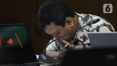 Terdakwa suap jual-beli jabatan di lingkungan Kemenag, M Romahurmuziy saat menjalani sidang lanjutan di Pengadilan Tipikor Jakarta, Rabu (11/12/2019). Sidang mendengar keterangan empat saksi, salah satunya Gubernur Jawa Timur, Khofifah Indar Parawansa. (Liputan6.com/Helmi Fithriansyah)