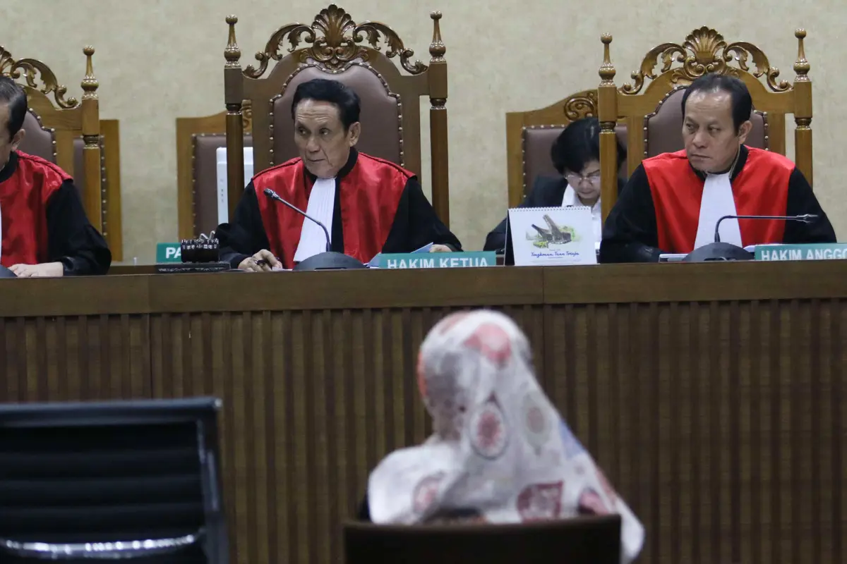Ratu Atut Jalani Sidang Perdana Kasus Alat Kesehatan