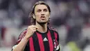 Paolo Maldini - Pemain legenda ini menjadi bek paling tangguh dan loyal yang pernah dimiliki AC Milan. Berkat kedisiplinan Maldini menjaga lini pertahanan, AC Milan sukses meraih trofi Liga Champions 2007. (AFP/Giuseppe Cacace)