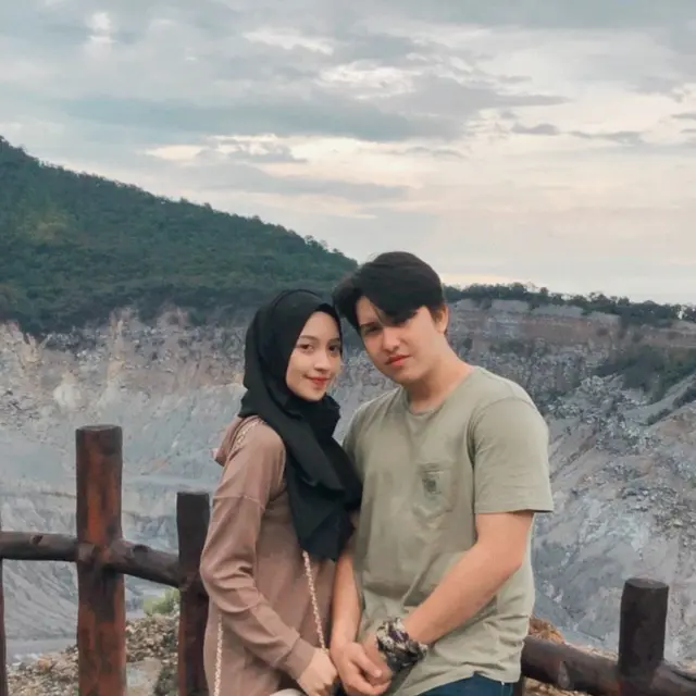 Sudah Menikah, Ini 6 Potret Aktor Sidik Edward dan Istri yang Jarang Tersorot