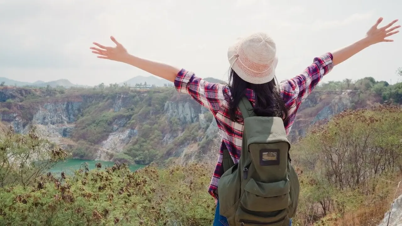 Barang yang wajib ada dalam daftar barang bawaanmu saat melakukan solo travel (Foto/Sumber: Freepik)