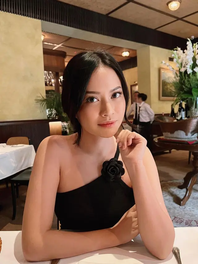 6 Potret Ultah Hanggini ke-24, Luthfi Aulia Hadiahi Lagu Romantis