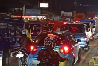 Arus Balik di Sukabumi Minggu Malam Macet 3 Km (Fira Syahrin/Liputan6.com)