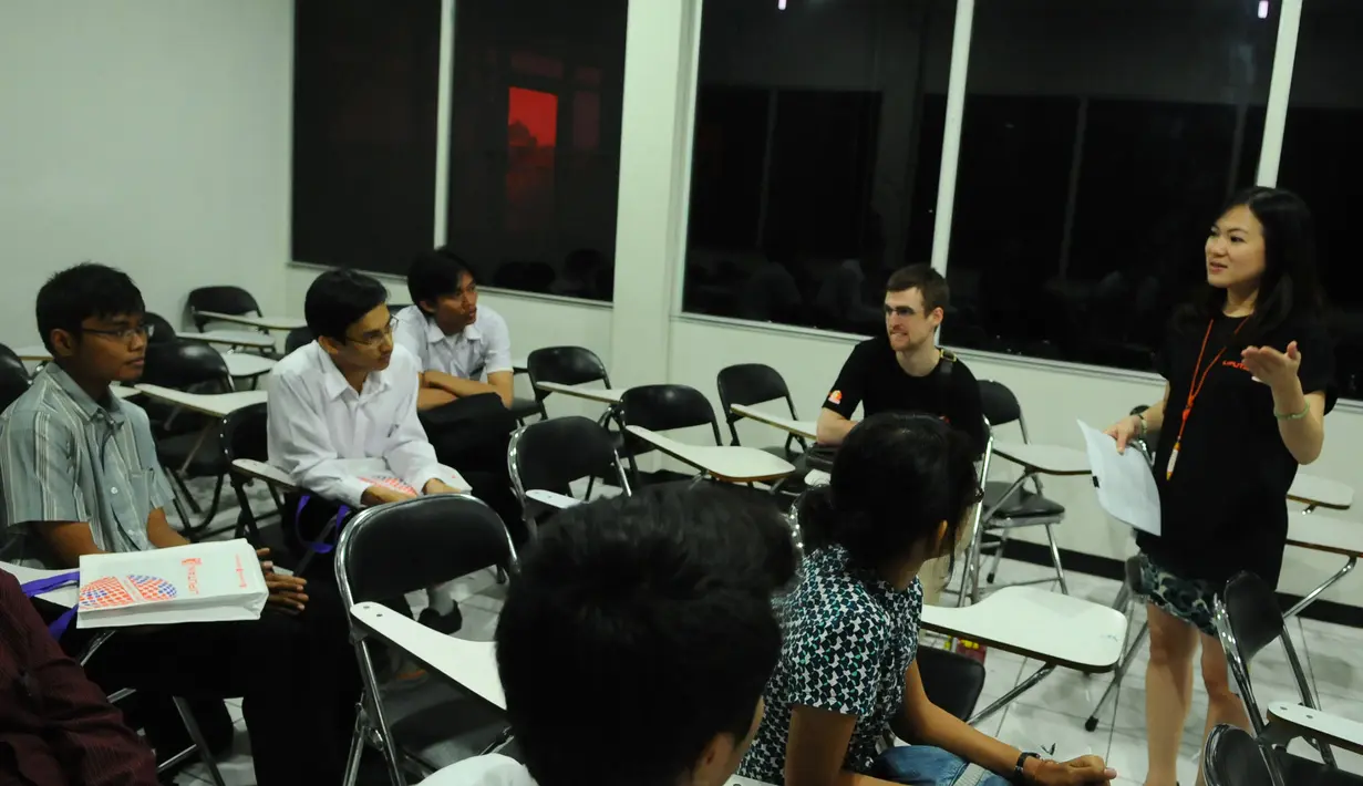 Tim dari Liputan6.com sedang memberikan arahan kepada para calon karyawan pada acara Campus Hiring (Liputan6.com/Andrian M Tunay).