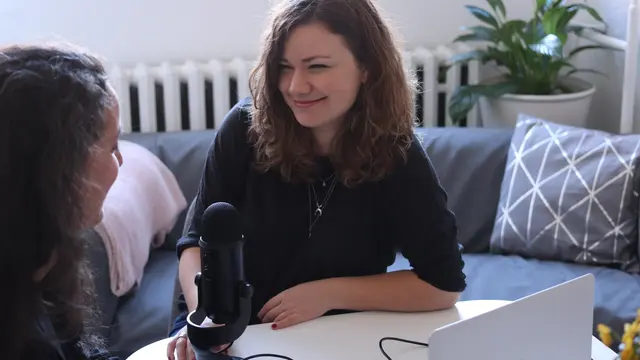 ilustrasi cara membuat podcast/unsplash