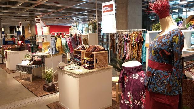 Pesona Batik dan Bordir Karya UKM di Teras Indonesia