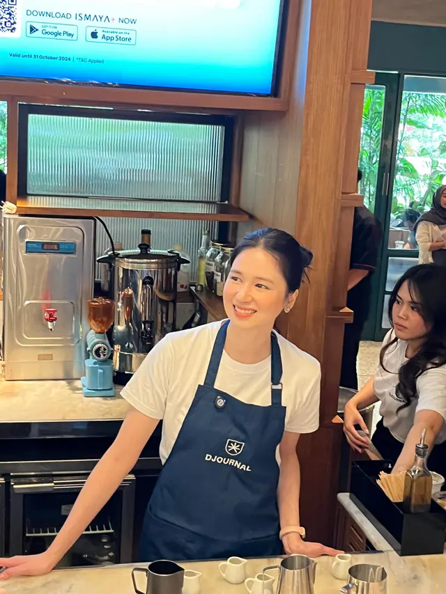Konferensi Pers Laura Basuki, aktris dan pengusaha ternama, yang resmi diperkenalkan sebagai Chief Excitement Officer (CEO) baru Djournal Coffee (Dok/Djournal Coffee)