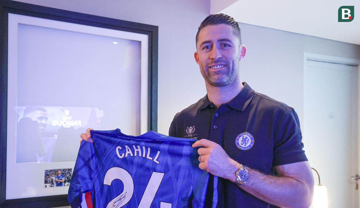 Mantan bek Chelsea, Gary Cahill datang ke Jakarta dalam acara The Famous CFC Goes to Jakarta. Agenda itu digelar di Hotel Ascott, Jakarta, Sabtu (29/11/2025). (Bola.com/Abdul Aziz)