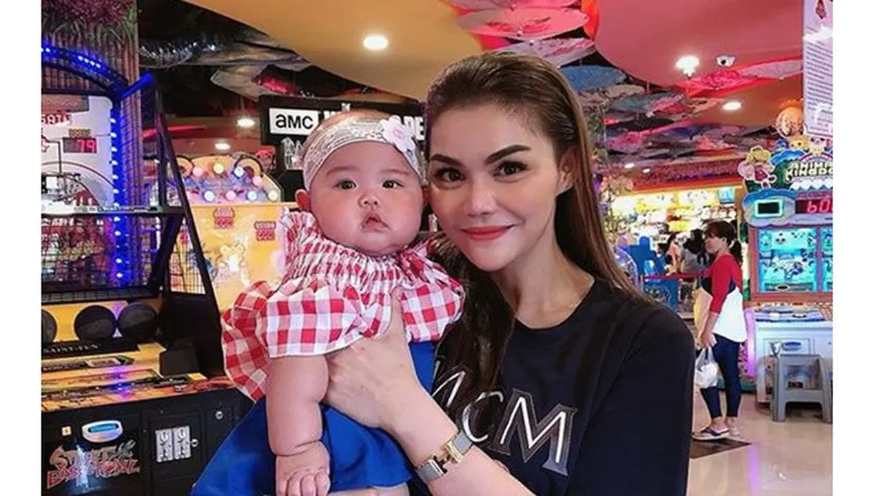 6 Potret Katherine Tanu Wijaya, Anak DJ Katty Butterfly yang Menggemaskan