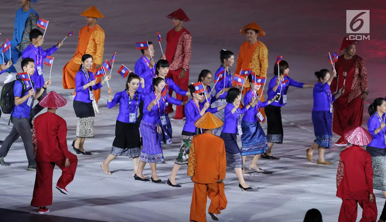 Atlet Para Games dari berbagai negara melakukan defile saat pembukaan Asian Para Games 2018 di Stadion Utama Gelora Bung Karno, Jakarta, Sabtu (6/10).  Ribuan atlet dari 41 negara akan berlaga. (Liputan6.com/Helmi Fithriansyah)