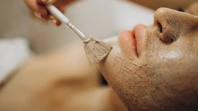 Mengangkat Sel Kulit Mati