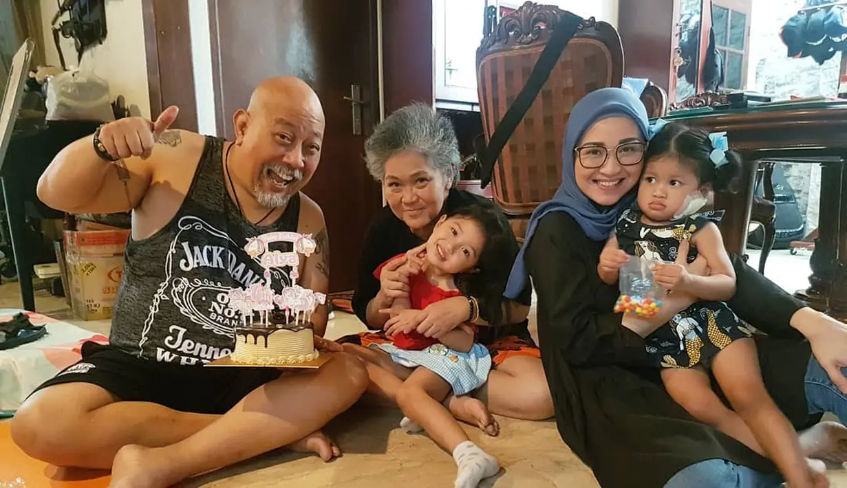 Indro Warkop dan Nita Octobijanthy