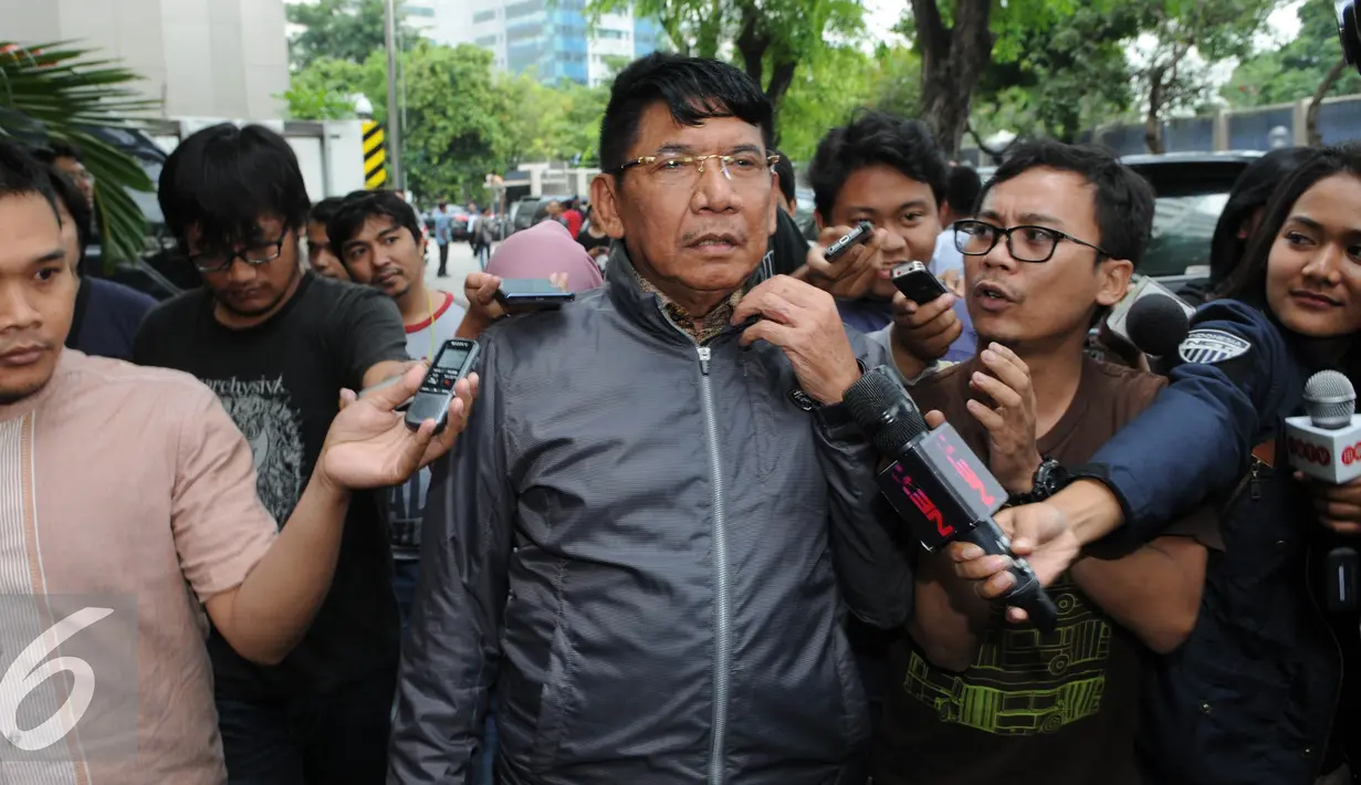 Anggota Komisi II DPR dari Fraksi Gerindra, Sarehwiyono usai diperiksa KPK, Jakarta, Jumat (22/7). Sarehwiyono diperiksa sebagai saksi terkait kasus dugaan suap yang melibatkan Rohadi. (Liputan6.com/Helmi Afandi)
