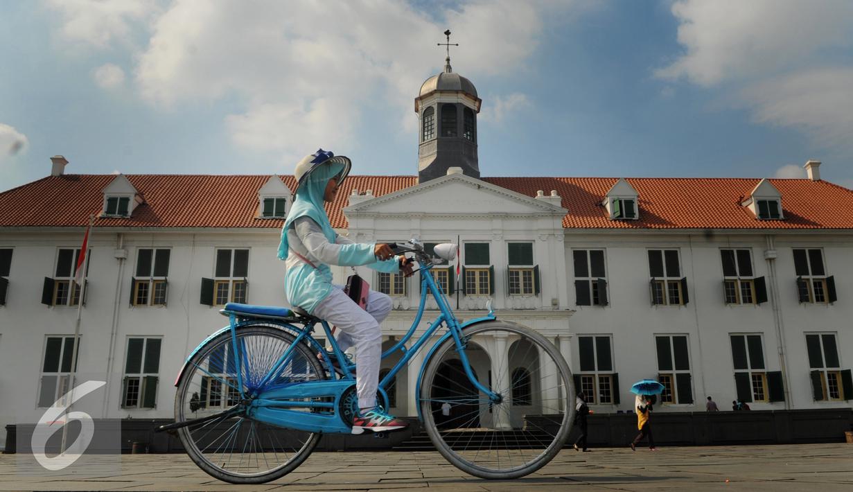 Warna warni Sepeda  Onthel  di Kota Tua Fatahillah Foto  