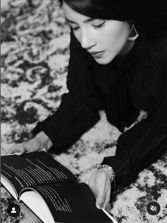 6 Potret Tsania Marwa Rilis Buku, Tumpahkan Isi Perasaannya dalam Karya Tulis