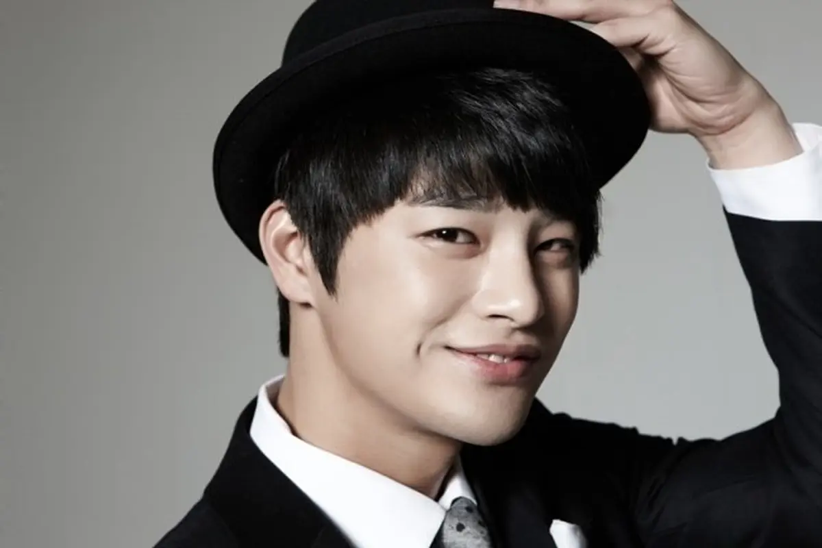 Seo In Guk akan menjalani wajib militer. 