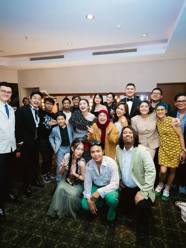 7 Potret Febby Rastanty di Gala Premier Film Seni Memahami Kekasih Ini Curi Perhatian