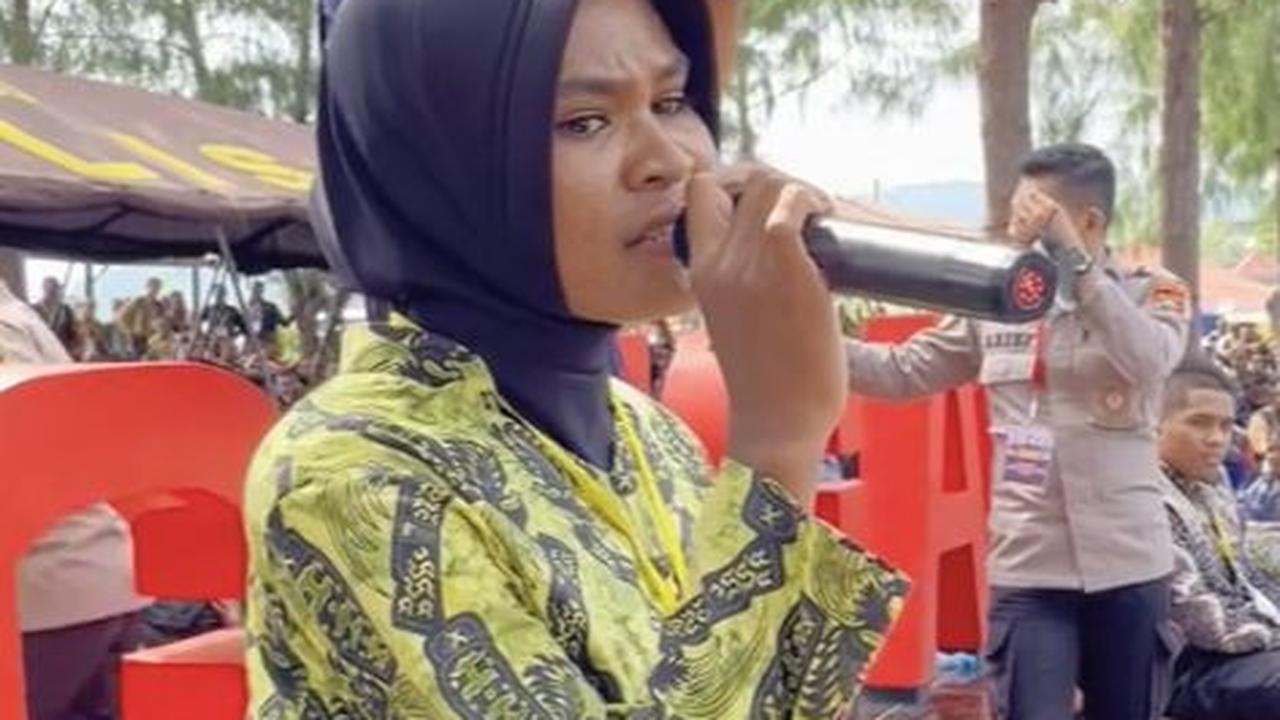 Casis Polwan Punya Suara Merdu<br>