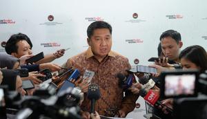 Menteri Perumahan dan Kawasan Permukiman (PKP) Maruarar Sirait menghadiri Rapat Koordinasi Tingkat Menteri terkait Tindak Lanjut Arahan Presiden RI dalam percepatan penanganan bencana. (Dok Kementerian PKP)