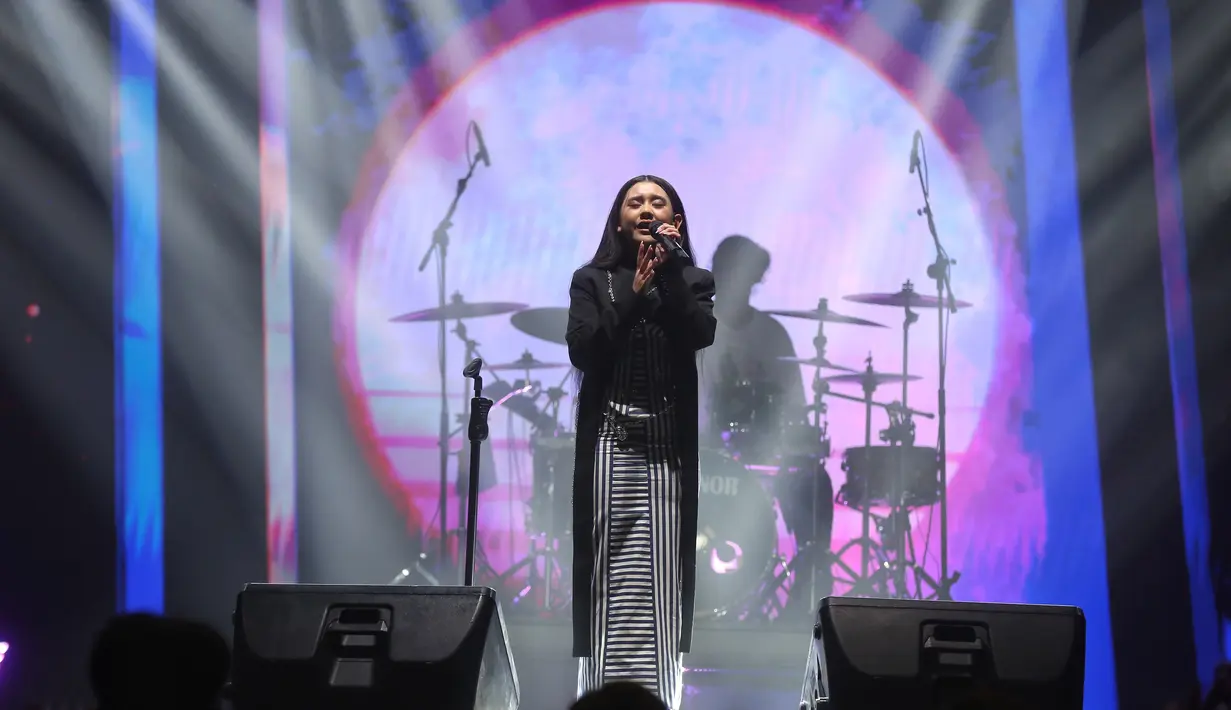 Ziva Magnolya di panggung The Sounds Project 2024. [Foto: Adrian Putra/Fimela]