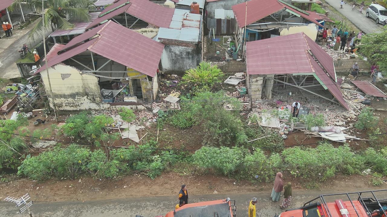 Basarnas dan BPBD Bangun Posko Pengungsian Korban Gempa di Bengkulu