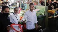 Presiden Joko Widodo atau Jokowi memenuhi janjinya mengajak Menteri Perdagangan sekaligus Ketua Umum Partai Amanat Nasional (PAN) Zulkifli Hasan blusukan ke pasar.