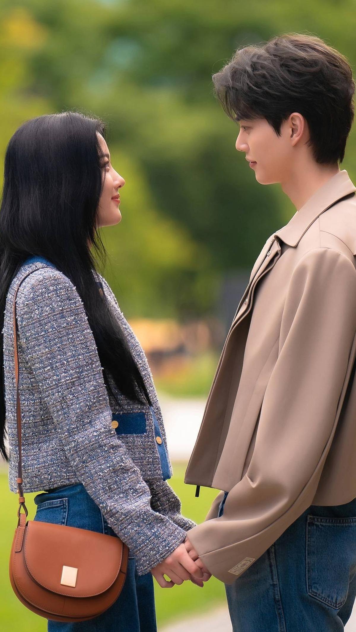 Dari chemistry yang membara hingga kisah romantis yang mengharukan, sembilan pasangan di atas menawarkan berbagai nuansa cinta yang sulit untuk dilupakan.