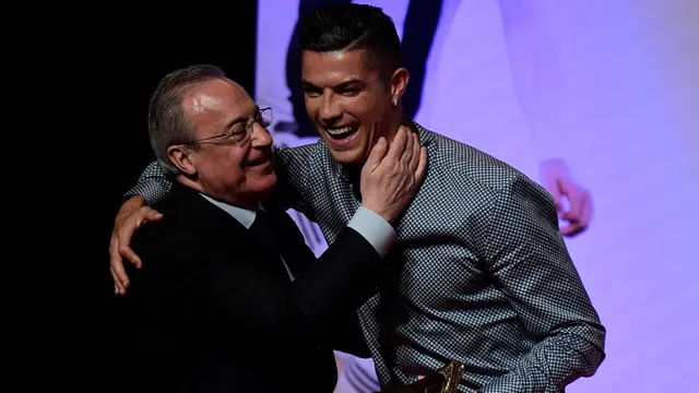Raih Trofi Marca, Ronaldo Peluk Presiden Real Madrid
