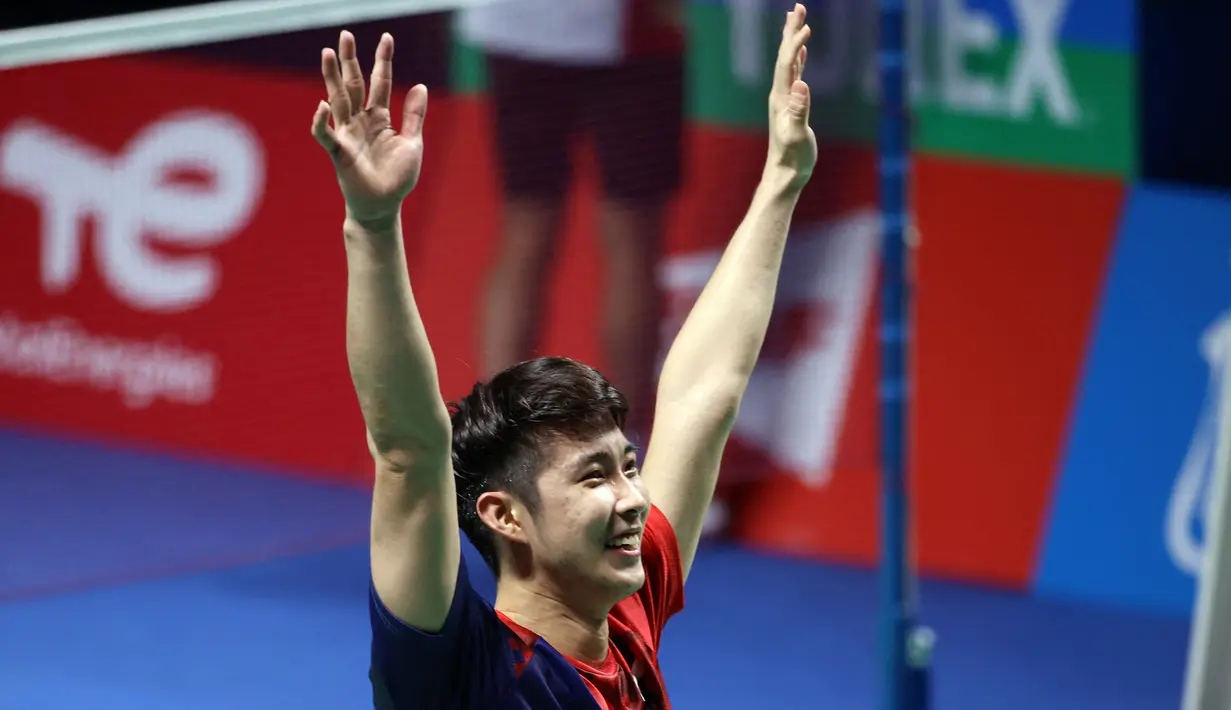 Loh Kean Yew. Tunggal putra Singapura berusia 24 tahun ini dinyatakan positif COVID-19 dan gagal mengikuti Swiss Open yang sedang berlangsung di Basel Swiss. Meski hanya mengalami gejala ringan, ia harus menjalani karantina di hotelnya di Inggris sejak 18 Maret 2022. (AFP/Jose Jordan)