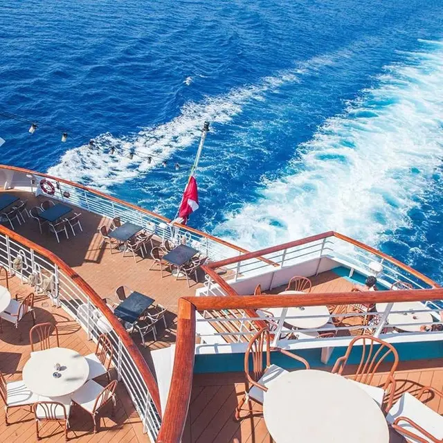 Pelayaran Life at sea cruises