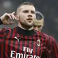 Penyerang AC Milan, Ante Rebic berselebrasi usai mencetak gol ke gawang Torino pada pertandingan lanjutan Liga Serie A Italia di stadion San Siro, di Milan, Italia, (18/2/2020). Gol tunggal Rebic mengantar Milan menang tipis atas Torino 1-0. (AP Photo/Antonio Calanni)