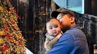 Potret Joshua Suherman Penuh Keceriaan Momong Baby Elio, Endingnya Tak Terduga Bikin Ngakak