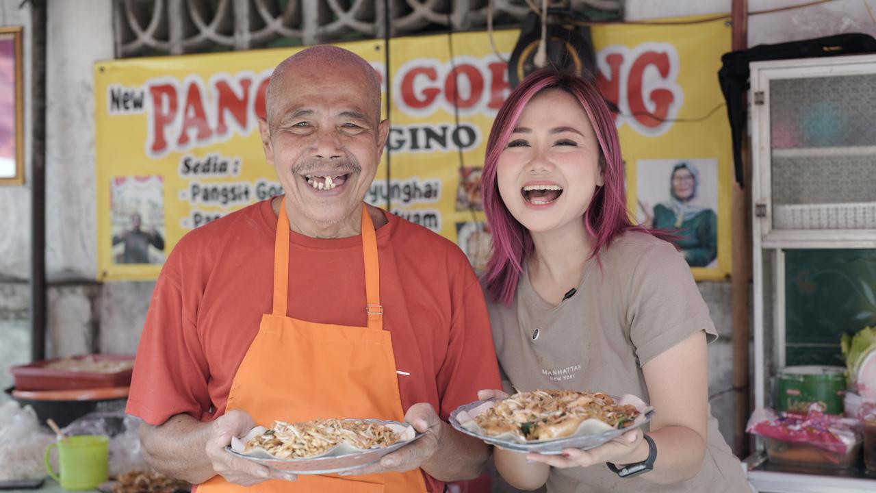 Konten Kreator Gina Angelia di gerai Pangsit Lek Gino