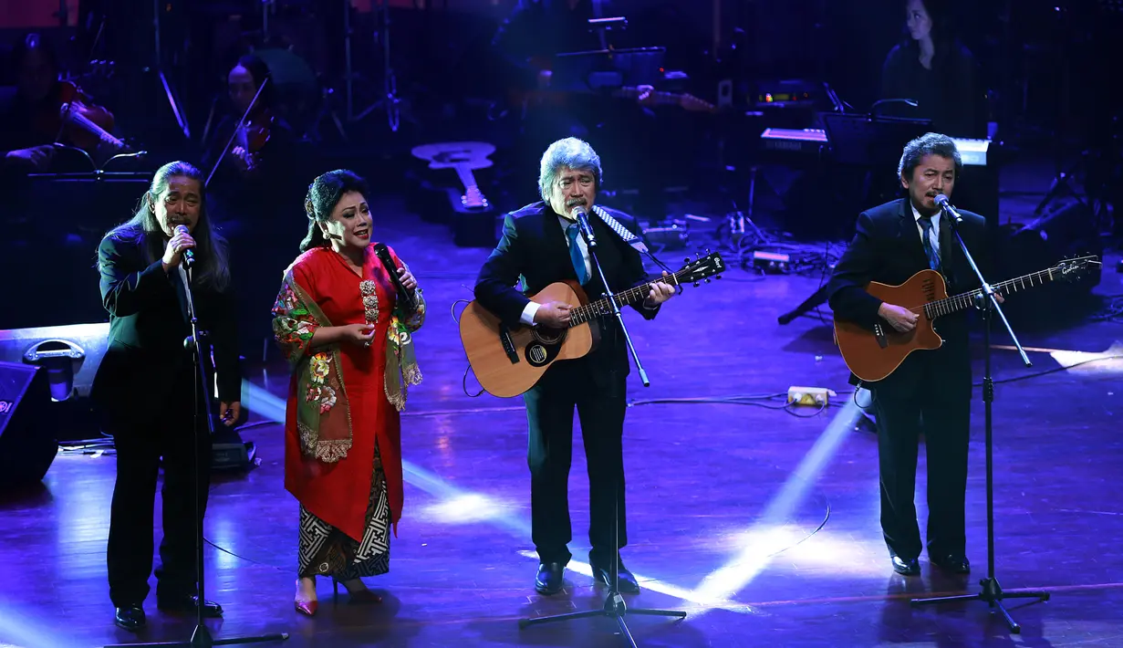 Sambutan hangat para penonton menjadi bukti jika Bimbo menjadi musisi legendaris yang masih eksis hingga kini. Di tengah hantaman musisi luar negeri dan trend silih berganti, Bimbo tetap bertahan. (Deki Prayoga/Bintang.com)